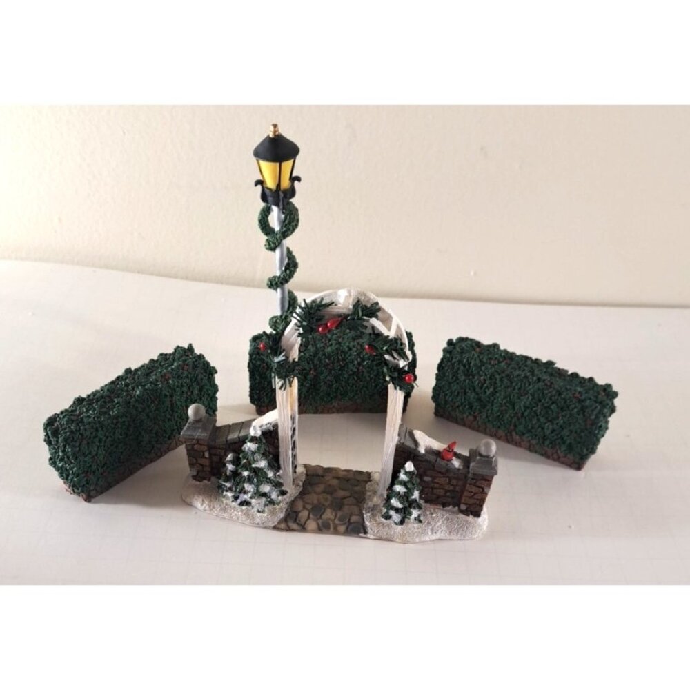 St Nicholas Square Christmas Village Collection Arbor Hedge Lamp Post Cardinal